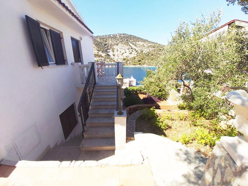 Apartments Carmen Vinišće Esterno foto