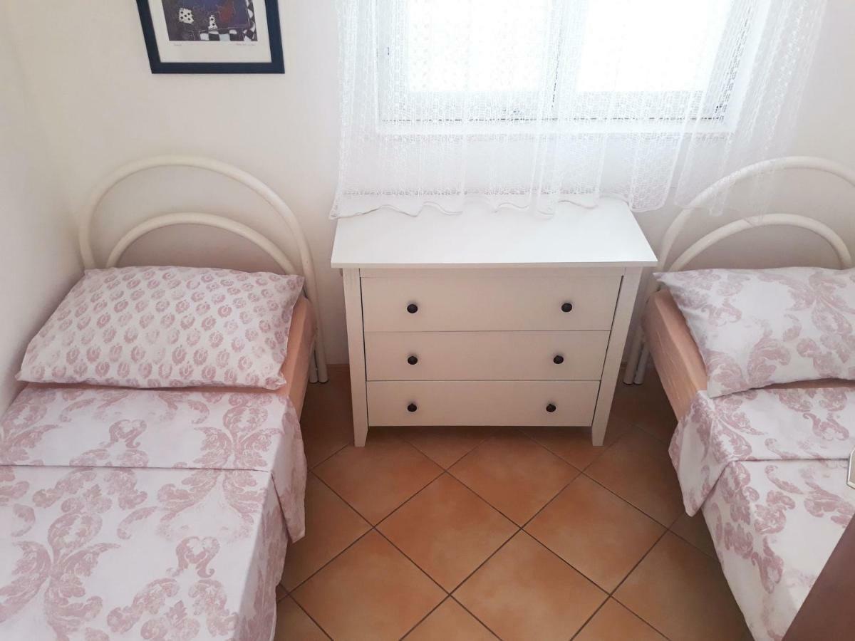 Apartments Carmen Vinišće Esterno foto